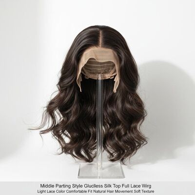 kwaliteit Midden Scheiding Stijl Pruik Zonder Lijm Zijde Top Volledig Kant Pruik Lichte Kant Kleur Comfortabele Pasvorm Natuurlijke Haar Beweging Zachte Textuur fabriek